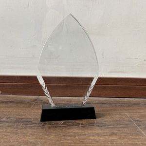 Wholesale Custom Crystal Trophy <b>Leaf</b> Design Glass Award with Black Base for Sports Business - Product Image 2