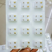 Boucles d'oreilles clous en cuivre doré incrustées de strass pour oreilles percées, design classique unisexe, vente en gros pour usage de perçage d'oreilles