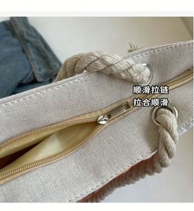 Sac fourre-tout en toile de coton recyclable, écologique et durable avec design personnalisé, sac de plage et poignée en corde pour le shopping - Product Image 6