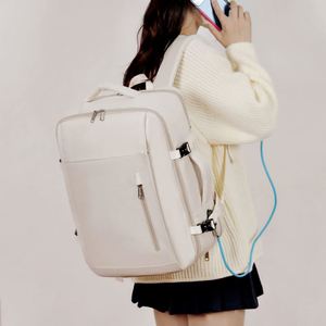 Sac à dos de voyage extensible tendance à la vente chaude avec USB, sac à dos d'affaires imperméable antivol personnalisé pour hommes - Product Image 6