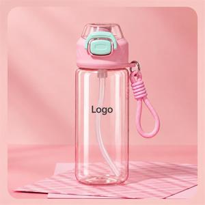 Linda botella de agua de plástico con pajita de 600 ml, libre de BPA, para viajes, senderismo, adultos, uso en verano. - Product Image 3