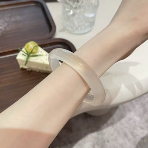 Bracelet en Agate Champagne-Gold de Haute Clarté Couleur Naturelle AAA, Calcedoine Clair de Lune Style Pastoral, Couleur Naturelle qui Sublime le Bracelet - Product Image 3