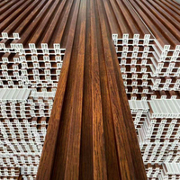 Panneaux muraux rainurés en WPC imperméables en gros, panneaux décoratifs 3D à lattes pour intérieur, revêtements muraux en composite bois