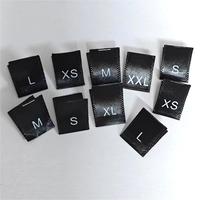 Étiquettes en satin tissées sur mesure avec pli central, écologiques, autocollantes, imprimées en sérigraphie pour vêtements et accessoires vestimentaires