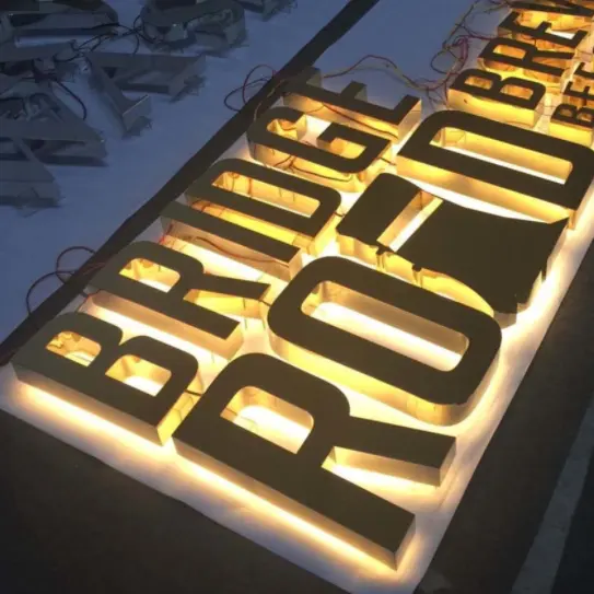 Logo iklan kustom luar ruangan tahan air bercahaya LED 3D tanda lampu latar toko huruf Saluran