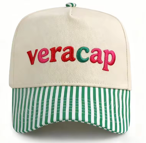 Gorra de Béisbol Unisex de 5 Paneles con Marco en A, Personalizable, con Visera a Rayas, Diseño de Feliz Navidad, Dos Tonos, con Logotipo Bordado - Product Image 6