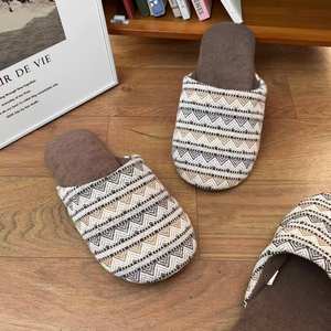 Nouvelle tendance : pantoufles plates en lin de style japonais pour femmes, silencieuses, pour sols en bois, personnalisables, avec une grande promotion - Product Image 3