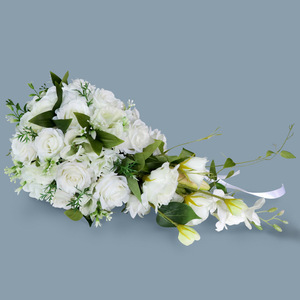<span class=keywords><strong>Bouquet</strong></span> <span class=keywords><strong>de</strong></span> Mariée et Demoiselle d'honneur <span class=keywords><strong>en</strong></span> Soie Artificielle, Rose Blanche, Forme Goutte d'eau <span class=keywords><strong>en</strong></span> Cascade, Fait Main, pour Mariage, Saint-Valentin, Église, Vente <span class=keywords><strong>en</strong></span> Gros - Product Image 4