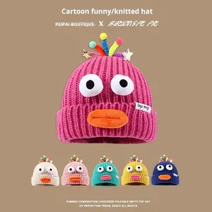 Chapeau d'hiver chaud et mignon en tricot court avec protection auditive, motif canard de dessin animé amusant, bouche de saucisse, pour femme, grande circonférence de tête - Product Image 2
