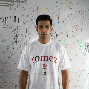 T-shirt blanc à manches courtes pour homme Romex, coupe classique, col rond, en jersey de coton, imprimé lettres, style décontracté, logo avant CLUSH SPORTS - Product Image 1