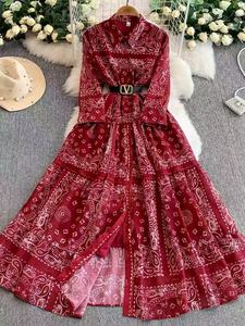 <span class=keywords><strong>Robe</strong></span> longue à manches longues de style vintage avec ceinture et jupe plissée imprimée ajustée en forme de A, jupe longue élégante à large ourlet en gros - Product Image 4