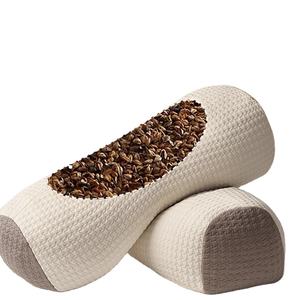 L'<span class=keywords><strong>oreiller</strong></span> entièrement en <span class=keywords><strong>sarrasin</strong></span> est conçu pour protéger les vertèbres cervicales et est soutenu par un <span class=keywords><strong>oreiller</strong></span> cylindrique pour adultes. - Product Image 1