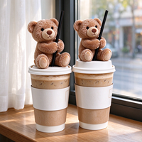 Nouveau 2026 Ours en peluche mini moelleux assis, figurine décorative pour tasse et table de café, vente en gros