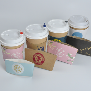 Mangas de taza de café de papel Kraft helado de bebida caliente negra desechable con aislamiento liso de marca con logotipo impreso personalizado - Product Image 1