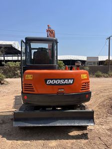 Mini Excavadora Usada Doosan 55 Modelo 2024 Tipo Oruga con Motor y Rodamientos en Excelentes Condiciones en Venta - Product Image 2