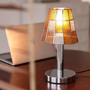 <span class=keywords><strong>Lampe</strong></span> de table <span class=keywords><strong>Tiffany</strong></span> en verre teinté, source de lumière LED, <span class=keywords><strong>lampe</strong></span> de bureau <span class=keywords><strong>Tiffany</strong></span> en mosaïque de verre du milieu du siècle pour chambre à coucher, salon, bureau - Product Image 1
