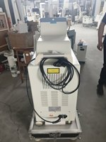 Système laser Holmium YAG, équipement laser Holmium médical pour la lithotripsie en urologie, la chirurgie de découpe des tissus prostataires