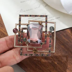 新しいヨーロッパ系アメリカンファッション、軽贅沢合金製スクエアブローチ、レディースレトロチェストフラワー、スーツドレスの襟、結婚式パーティー用 - Product Image 3