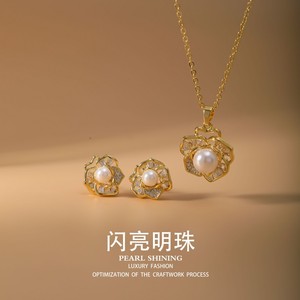 Ensemble de boucles d'oreilles et collier en forme de fleur de perle brillante, en alliage de cuivre, imitation perle, bijoux de luxe à porter au quotidien - Product Image 1