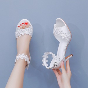 8cm Boca de pescado Tacón alto Encaje Flor Lentejuelas Satén Tacón fino Hebilla Zapatos de boda para novia - Product Image 2