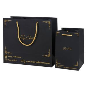Sac en papier cadeau de luxe noir mat en gros avec logo pour vêtements, sac d'emballage personnalisé - Product Image 4
