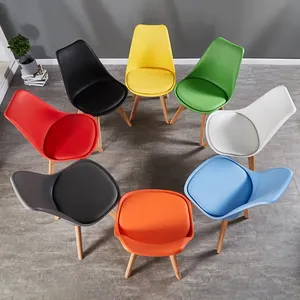 Ensemble <span class=keywords><strong>de</strong></span> <span class=keywords><strong>4</strong></span> <span class=keywords><strong>chaises</strong></span> <span class=keywords><strong>de</strong></span> salle à manger en bois et cuir PU <span class=keywords><strong>de</strong></span> style Mid-Century, chaise longue d'extérieur avec coussin pour salon, chambre et cuisine - Product Image 4