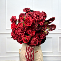 DKB Creative Boule de fleurs en soie mélangée rouge bordeaux et bleu roi, 60 cm, grande, unique, réaliste, centre de table floral avec fleurs tombantes