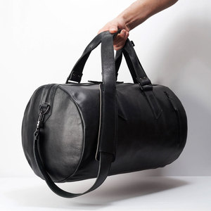 Bolsa Deportiva Moderna de Alta Calidad con Cierre de Cremallera, Transpirable, de Secado Rápido, Personalizable para Viajes, Actividades al Aire Libre y Escapadas de Fin de Semana - Product Image 2