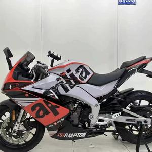 <span class=keywords><strong>Aprilia</strong></span> GPR150. Excellent état, entièrement d'origine. Refroidissement par eau, EFI, éclairage LED, compteur LCD. Puissance robuste pour la conduite sportive. - Product Image 1