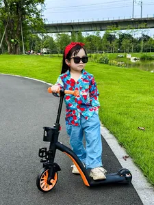 Trottinette multifonctionnelle 3-en-1 pour garçons et filles de 2 à 6 ans, jouet d'extérieur à trois roues en plastique durable - Product Image 3