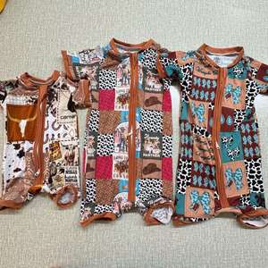 Sommer-Bambus-Pyjama mit individuellem Druck für Babys und Kleinkinder, Kurzarm-Schlafanzug mit Reißverschluss für Neugeborene - Product Image 1