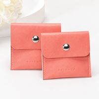 Pochette à bijoux en cuir PU personnalisée OEM avec fermeture à bouton-pression, vente en gros, sacs cadeaux compacts pour bagues, boucles d'oreilles, cosmétiques