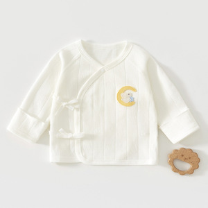 Blouse bébé à dos ouvert en pur coton 0-3 mois style moine, vêtements nouveau-né printemps automne, haut tricoté unisexe - Product Image 1
