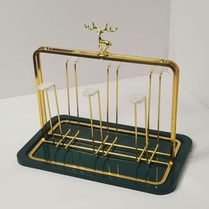 Portavasos de metal con diseño de reno dorado, con bandeja de drenaje, estante de almacenamiento multifunción para cocina, para uso en el hogar o bar. - Product Image 4