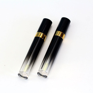 Cylindre de luxe 5ml noir or dégradé couleur maquillage brillant à lèvres <span class=keywords><strong>correcteur</strong></span> tubes avec anneau en or et brosse - Product Image 5