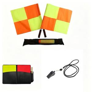 Kit d'arbitre de <span class=keywords><strong>football</strong></span> personnalisé avec logo, drapeaux d'arbitre, cartes rouges/jaunes, sifflet et lanceur de balle - Facile à transporter, toutes saisons - Product Image 1