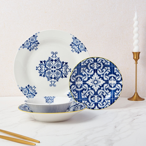 Vente en gros service de table 32 pièces <span class=keywords><strong>assiette</strong></span> en porcelaine service de vaisselle en céramique <span class=keywords><strong>blanche</strong></span> avec <span class=keywords><strong>bord</strong></span> doré - Product Image 1