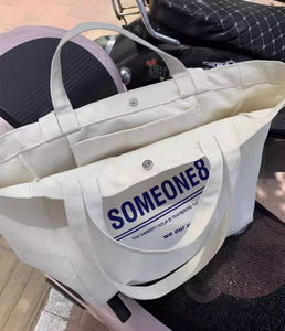 กระเป๋าผ้าใบขนาดใหญ่พร้อมที่จับแบบพกพาพิมพ์โลโก้การ์ตูนทำจากผ้าไหมสำหรับโปรโมชั่น - Product Image 4