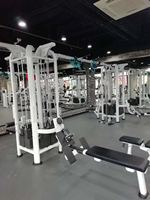 Machine de musculation multifonctionnelle 8 stations pour entraînement complet du corps et renforcement musculaire