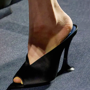 Sandales à talons hauts pour femmes, à bout ouvert, d'été, à talon chaton, à bride, en satin, pour mariage, mules à talon aiguille et découpe en V - Product Image 3