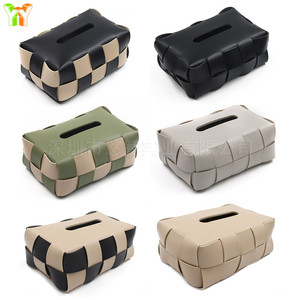 Caja de pañuelos tejida con diseño de tablero de ajedrez en blanco y negro, cubierta de cuero de estilo europeo para pañuelos faciales, para uso en el hogar y en el escritorio. - Product Image 1