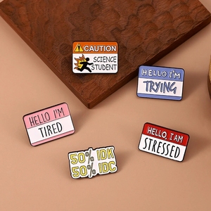 Bonjour JE suis En Train de Creative Lettre Émail Broche Géométrie Bonjour Im Fatigué Phrase Alliage Pins Badge Vêtements Accessoires Polyvalent - Product Image 3