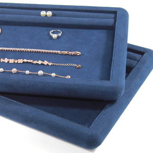 Présentoir à bijoux élégant et haut de gamme pour bracelets - Product Image 2
