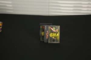 أوراق لعب ذهبية بتصميم الدولار رائجة البيع، بطاقات بوكر لامعة لمجموعات السفر والترفيه والأنشطة الليلية الراقية - Product Image 2