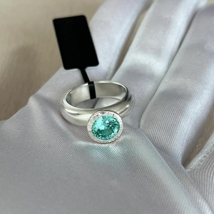 แหวนเงินแท้ S925 ทรงครึ่งวงกลม ประดับเพชรสีเขียวมิ้นท์ ดีไซน์เฉพาะแบบตอกลาย งานแฮนด์เมด ระดับไฮเอนด์ สำหรับผู้หญิง - Product Image 4