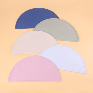 แผ่นรองซิลิโคนทรงกลมพร้อมขอบยกสำหรับป้อนอาหารเด็กทารกไม่ลื่นไม่มี BPA โลโก้ตามสั่งเป็นมิตรกับสิ่งแวดล้อม - Product Image 5