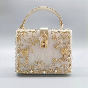 Bolso de Mano Elegante de Acrílico para la Noche con Delicado Filigranado Metálico y Brillantes Pedrerías, Bolso Cruzado Versátil para Mujer - Product Image 4
