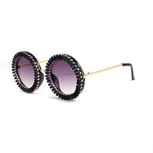 Venta al por mayor <span class=keywords><strong>de</strong></span> gafas <span class=keywords><strong>de</strong></span> sol con montura personalizada y diamantes <span class=keywords><strong>de</strong></span> imitación para hombres y mujeres, montura dorada con <span class=keywords><strong>lentes</strong></span> UV400, accesorio glamuroso para vestido <span class=keywords><strong>de</strong></span> fiesta y club nocturno - Product Image 6