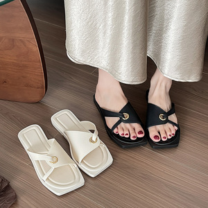 Zapatos de playa de suela blanda, versátiles y a la moda, para usar con pantuflas planas informales para mujer. - Product Image 3