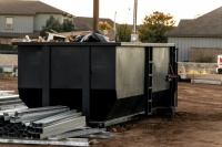 Benne à ordures en métal personnalisée pour la construction et le traitement des déchets métalliques pour l'enlèvement des ordures
